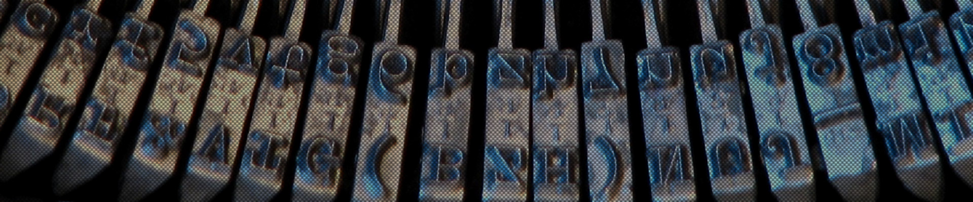 Letras de una máquina de escribir antigua.